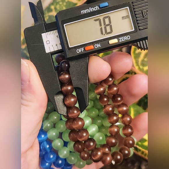 Cat eye Beaded Stretch Bracelet - Picture 4 of 5